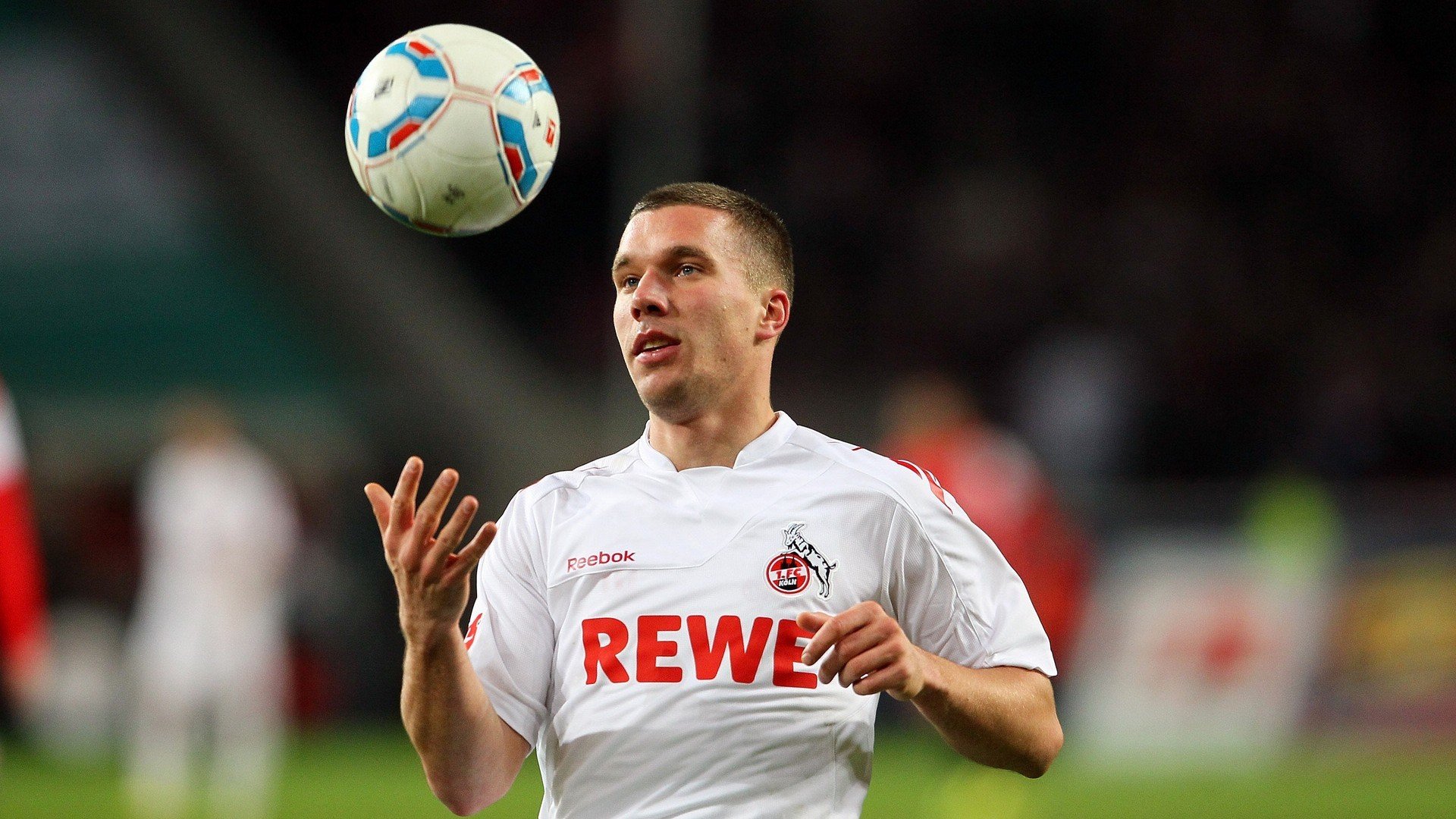 九游娱乐下载-英超冲刺阶段，精彩进球和关键扑救引爆全场，英超进球视频